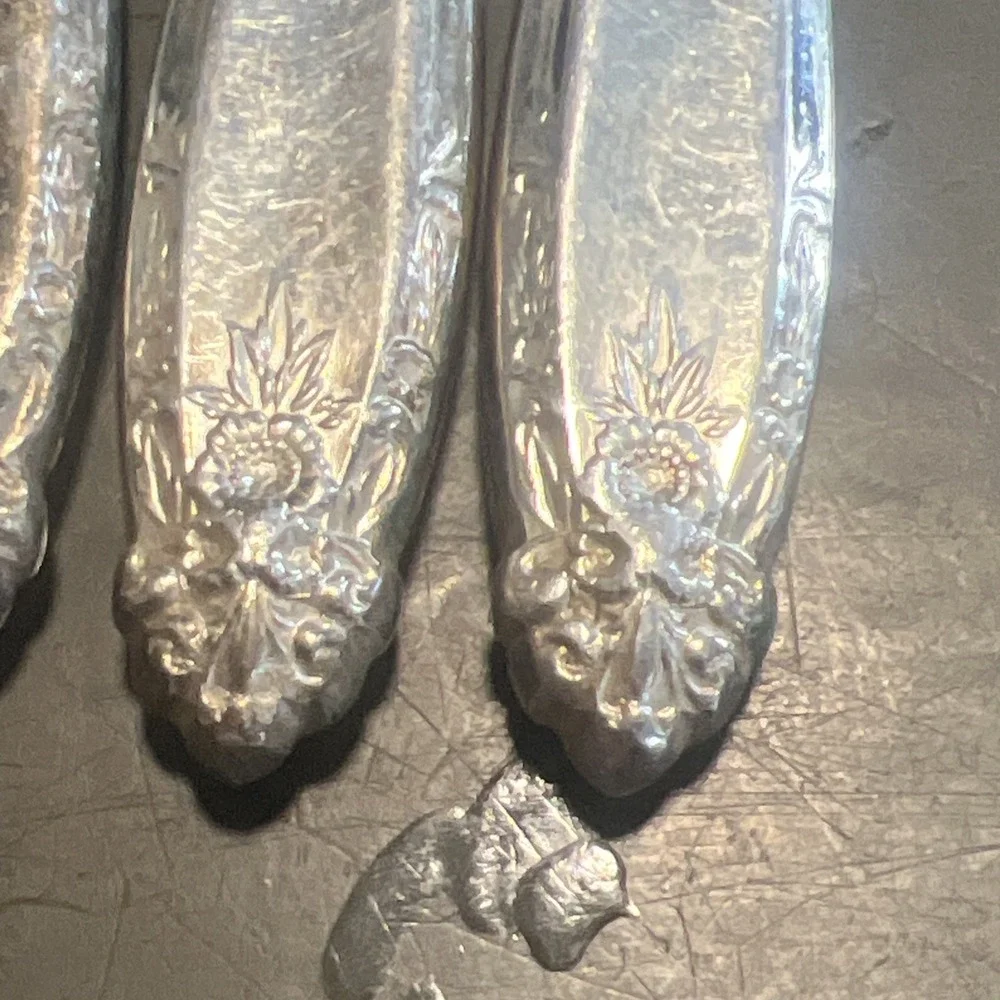 Vintage Stainless Steel Dinner Knives – Set of 12 – Ornate Pattern